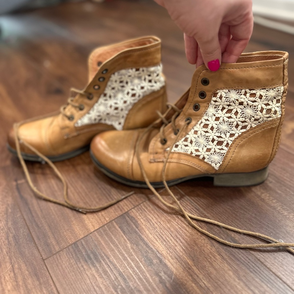 Chic Tan Lace-Up Boots with Crochet Detail